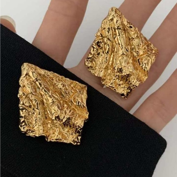 ✨ Athens Exquisite Textured Gold-Tone Statement Earrings ✨ with GIFT BOX New - Picture 2 of 8